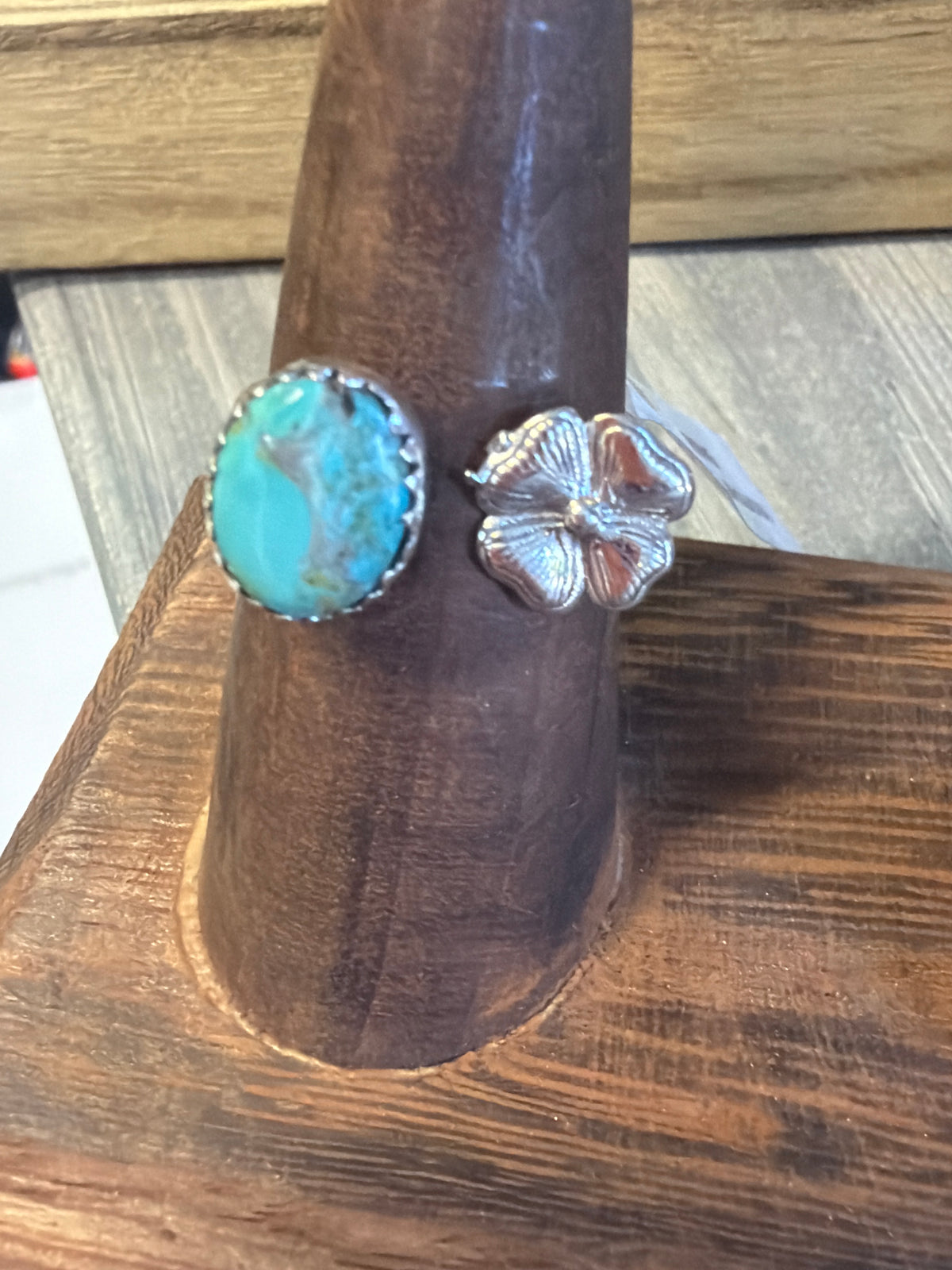 ￼Majave Turquoise/ Flower Ring